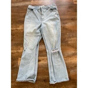 Abercrombie & Fitch The Kick Flare Ultra High Rise light wash distressed 31/12